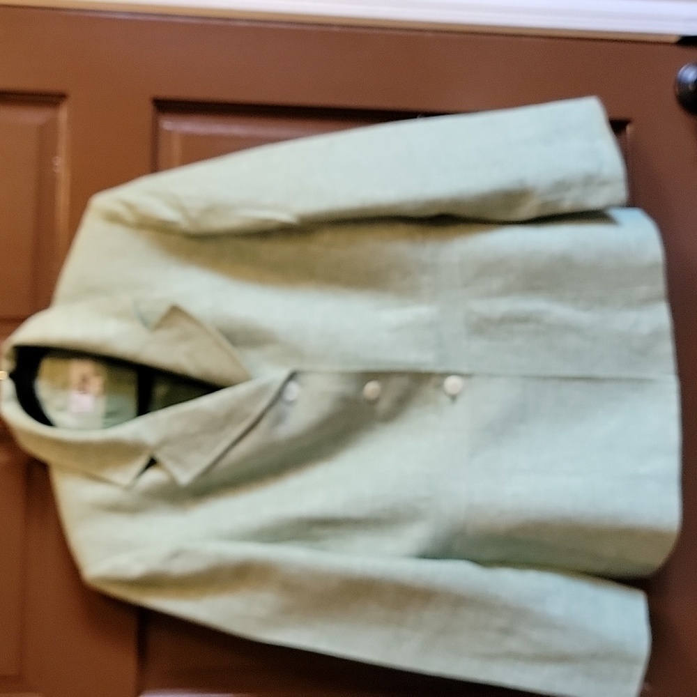 LeSuit-Linen green blazer, collared and long sleeved. Size 12.